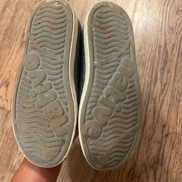 Native Jefferson Slip Ons Classic Neutral Grey and White Unisex Size C13 - Picture 2 of 2